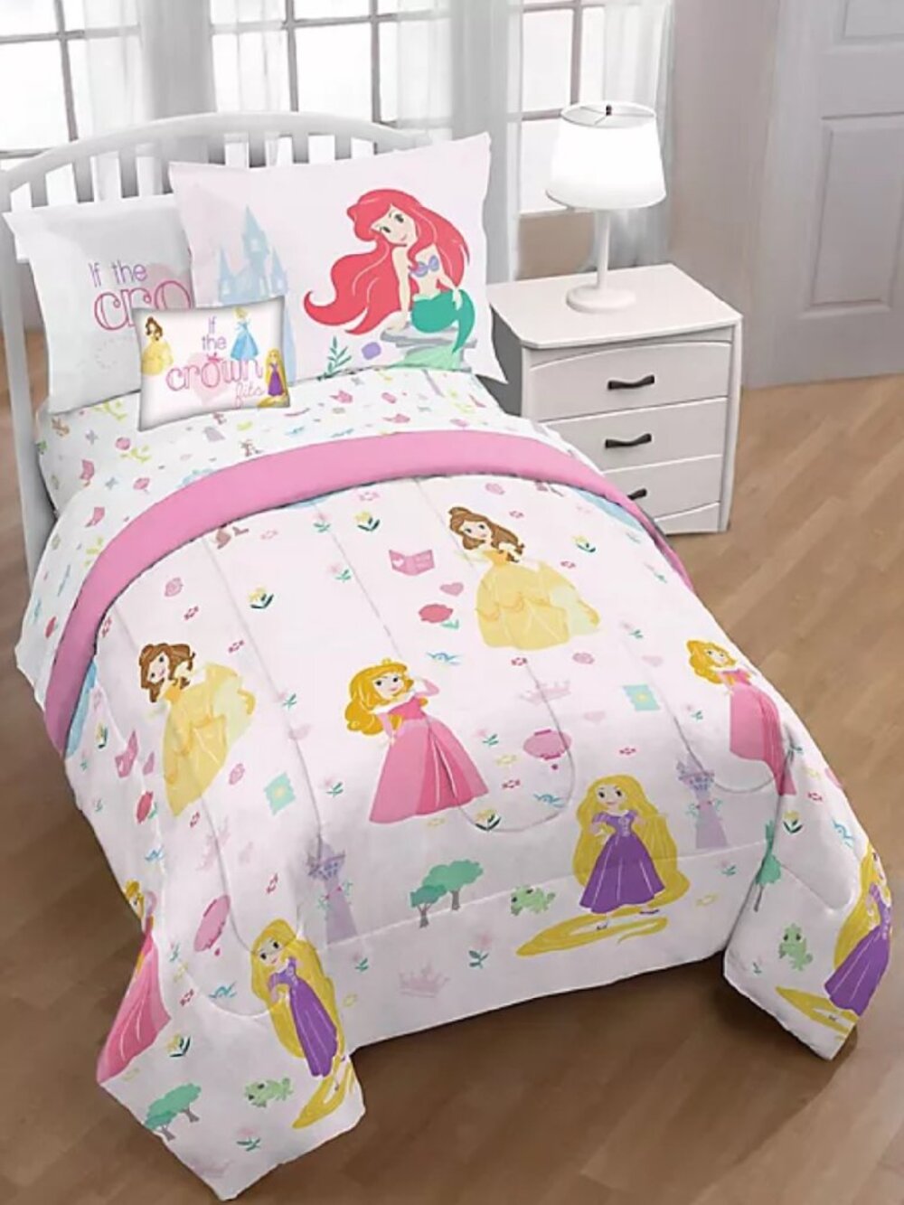 new 3-piece Disney Princesses Reversible 72 inch x 86 inch TWIN Comforter Set